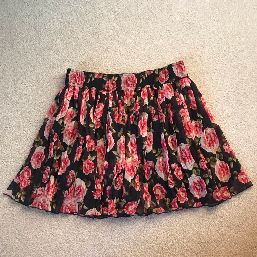 Forever 21 Floral Pleated Mini Skirt